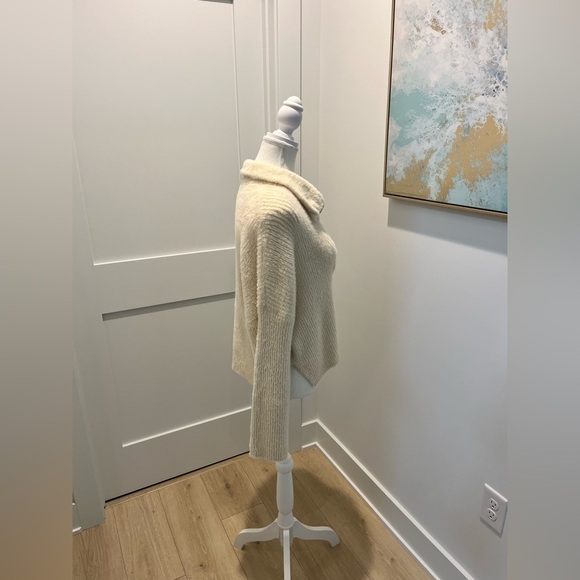 Abercrombie&Fitch Soft AF eyelash Collection cropped half zip sweater size Large - Picture 9 of 11